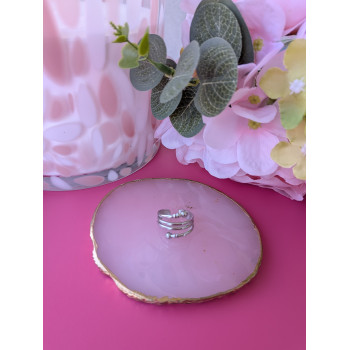 Bague originale argentée.