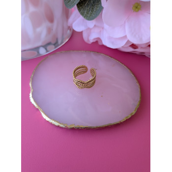 Bague large torsadée.