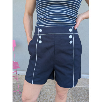 Short élégant marine.