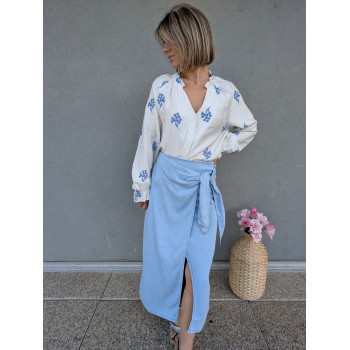 Blouse à broderies florales...