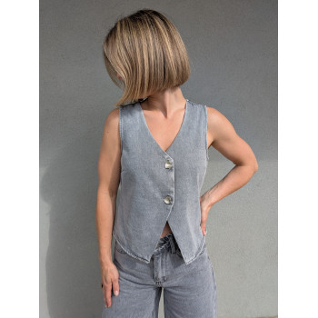 Gilet sans manche gris.