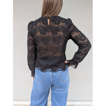 Haut en dentelles brodé.