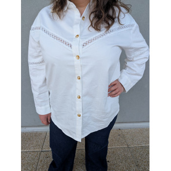 chemise longue blanche.