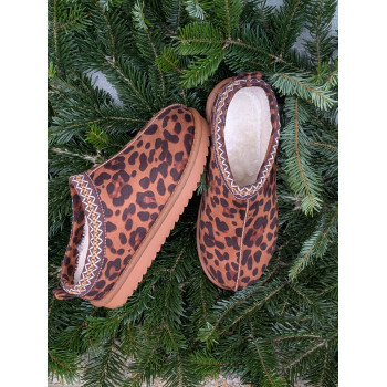 Chaussons léopard fourrés.