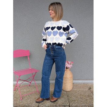 Pull à motifs cœurs.