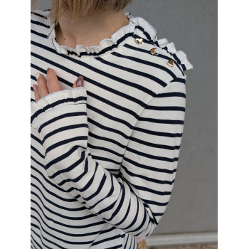 Marinière chic à détail cœurs.