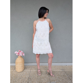 Robe Blanche Brodée Élégance