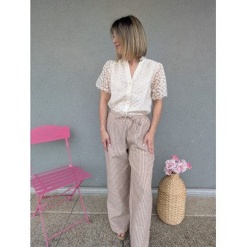 Blouse dentelle fleurie écrue.