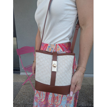 Petit sac chic.
